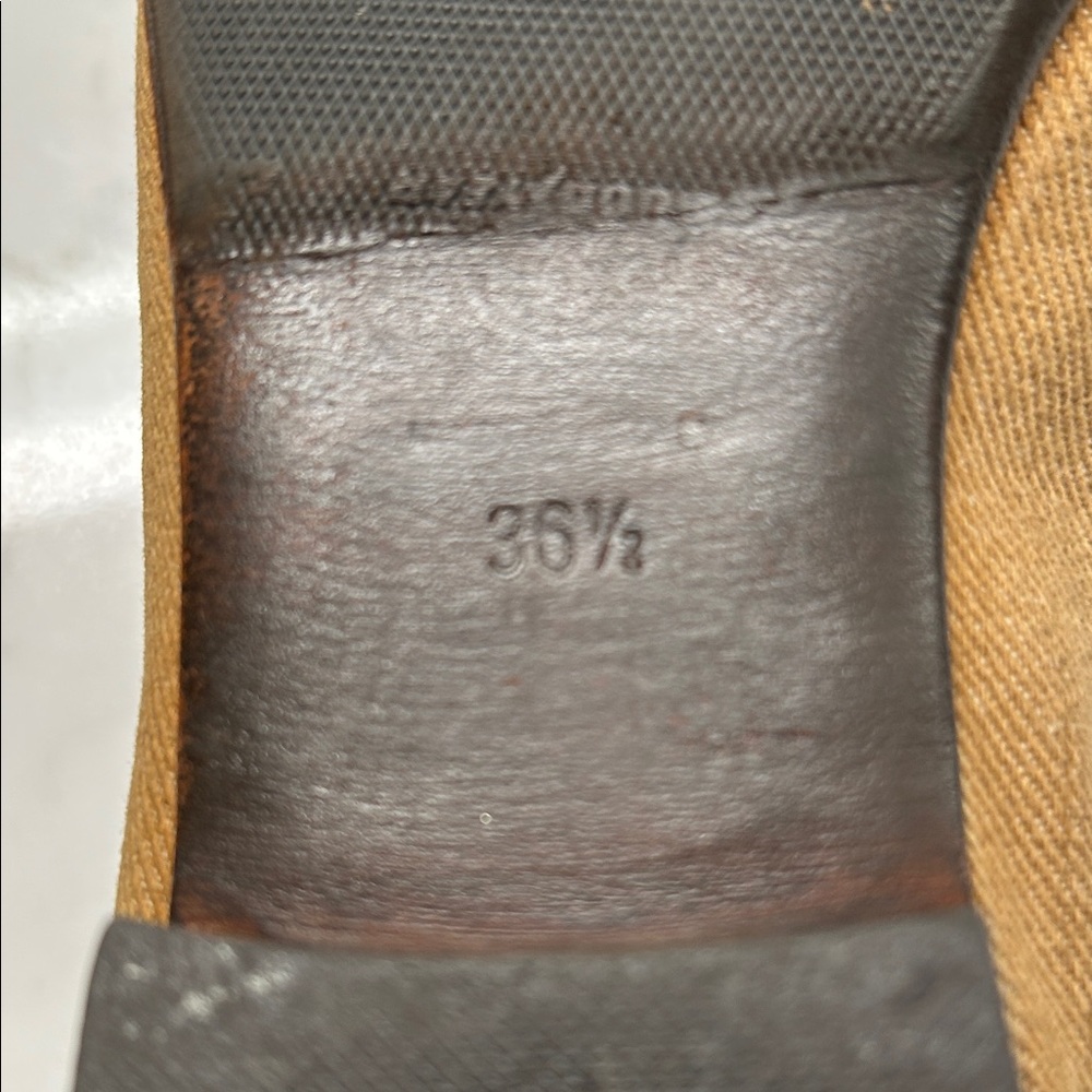 CHANEL Women's Beige and Brown CC Flats - Picture 5 of 11